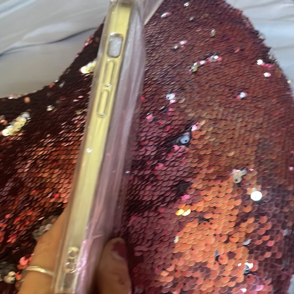 IPHONE 12 charging phone case CLEAR with silver on the charging circle on back:) - Picture 6 of 7